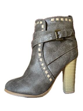 Women’s Taupe/Grey Heeled Ankle Boot with Buckle. NEW.